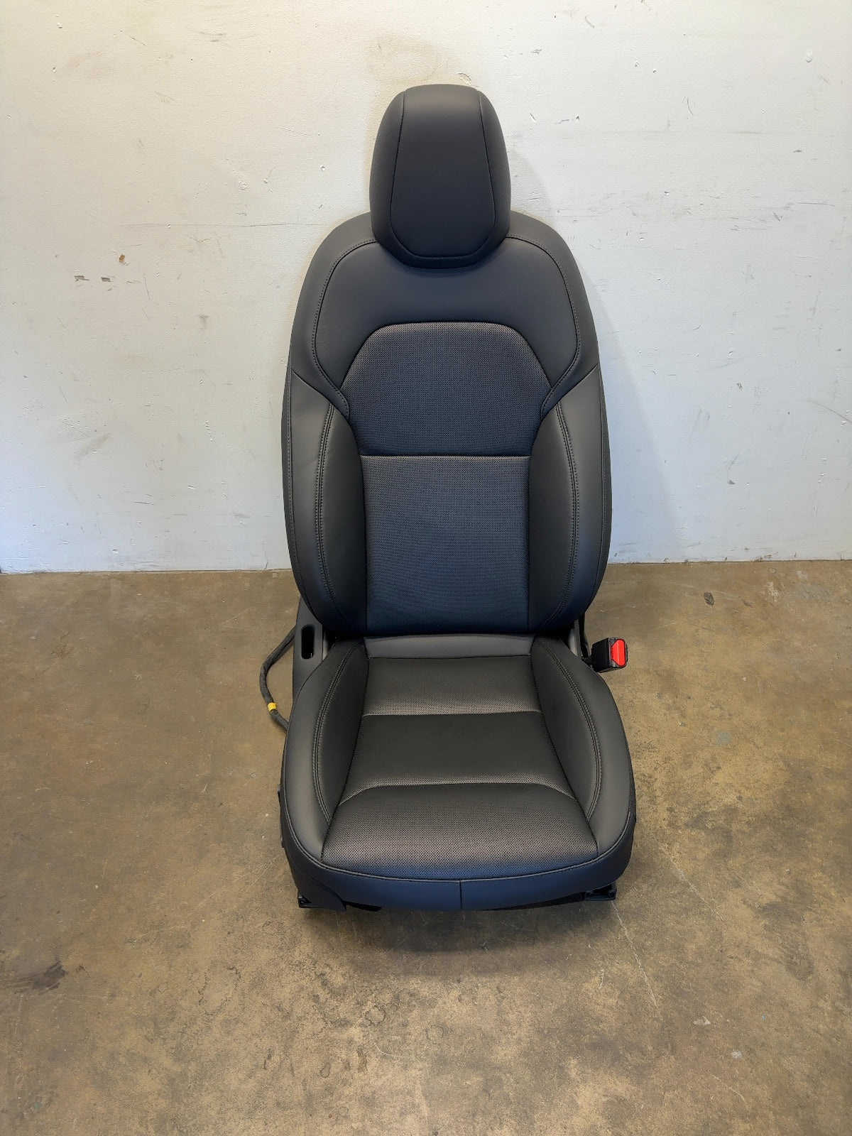 2026 Tesla Model Y Juniper Front Right Seat Assembly 2700041-F1-A
