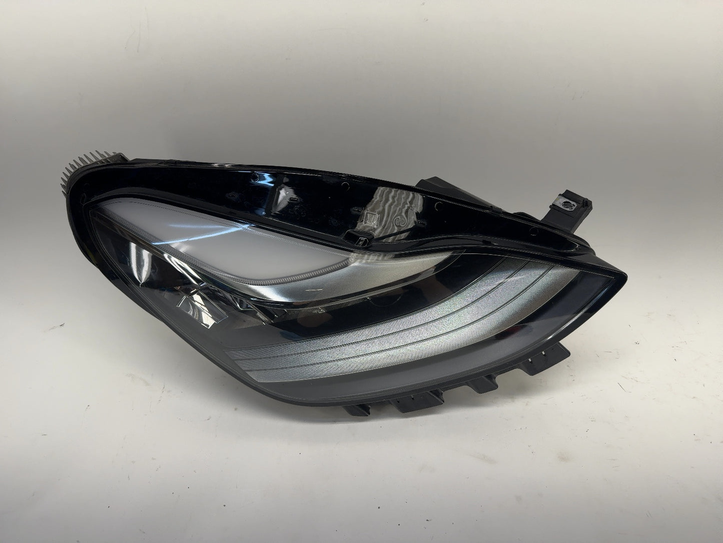 2018 Tesla Model 3 Right Headlamp 1077372-00-G