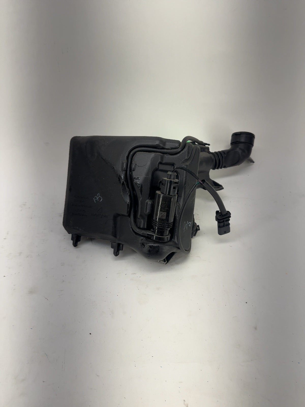 2018 Tesla Model 3 Windshield Washer Tank 1096062-00-E