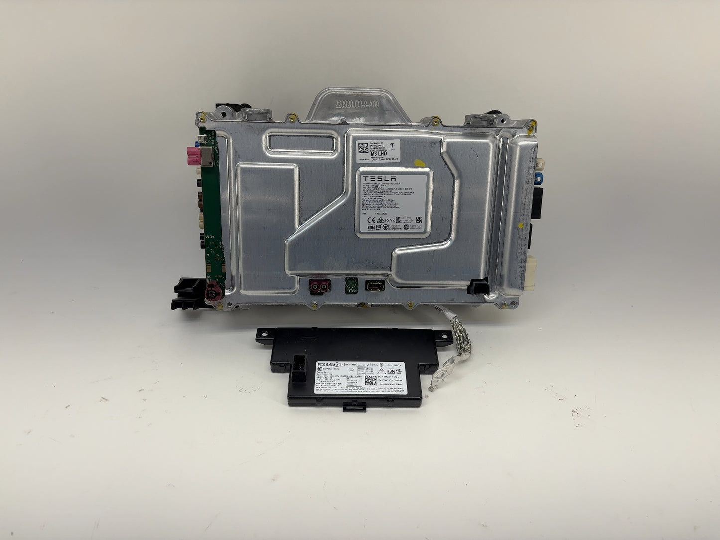 2022-2023 Tesla Model 3 Car Computer With Security Module 1681271-00-G