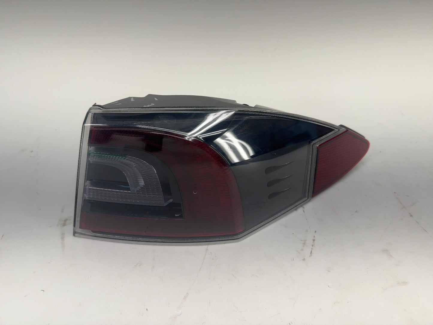 2018 Tesla Model S Tail Lamp Rear Bodyside Left 6005918-00-F