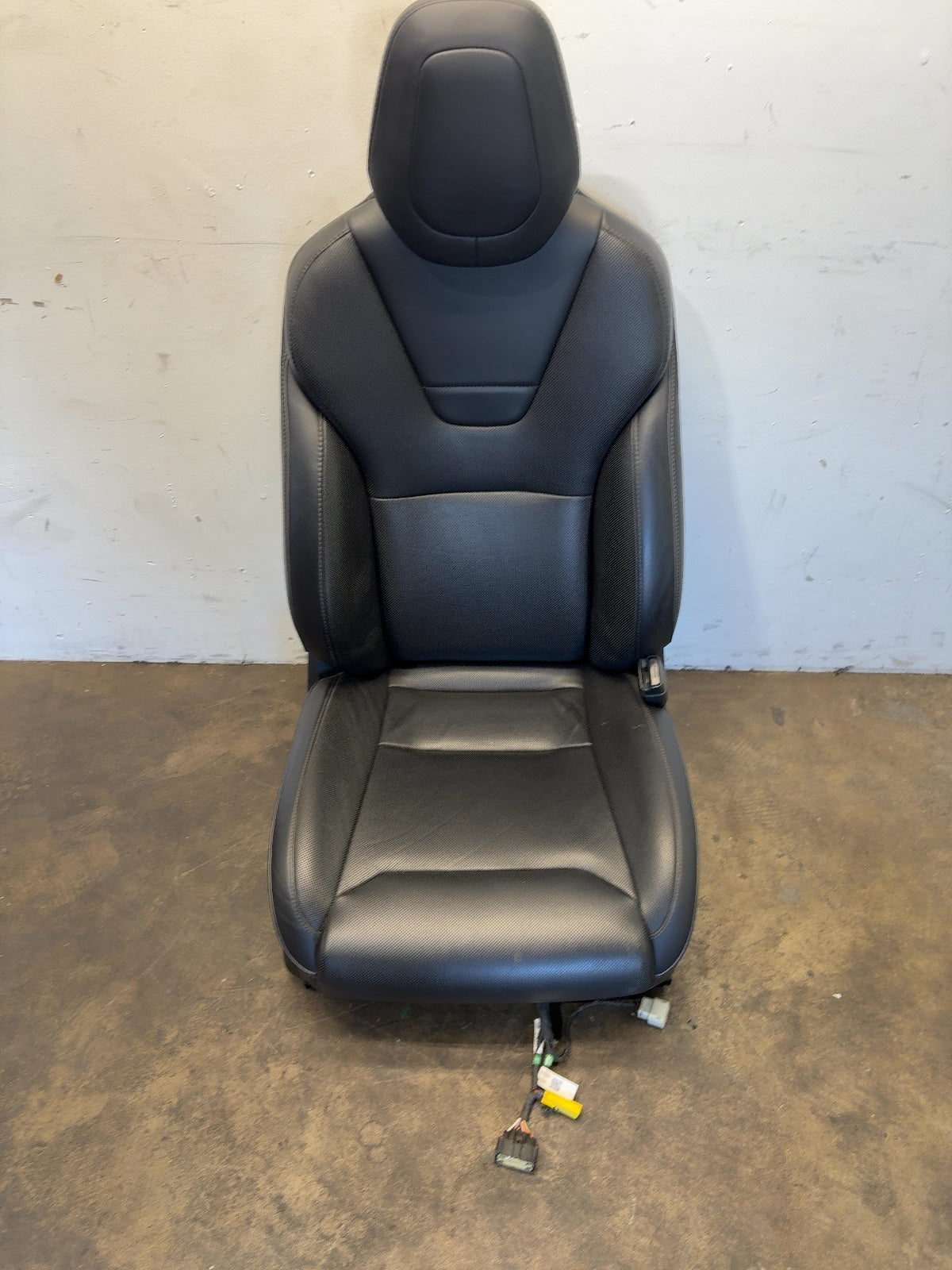 2016 Tesla Model S Front Right Seat Assembly 1105949-02-B