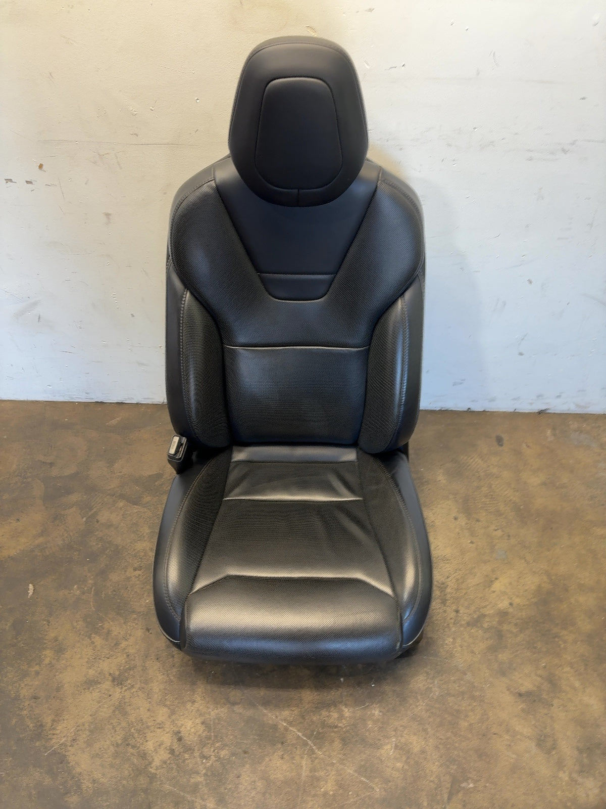 2018 Tesla Model X Front Left Seat Assembly 9876527-05-A