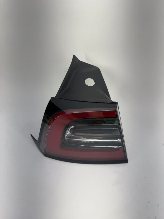 2021-2025 Tesla Model Y Left Tail Lamp Quarter Mounted Global 1502086-00-D