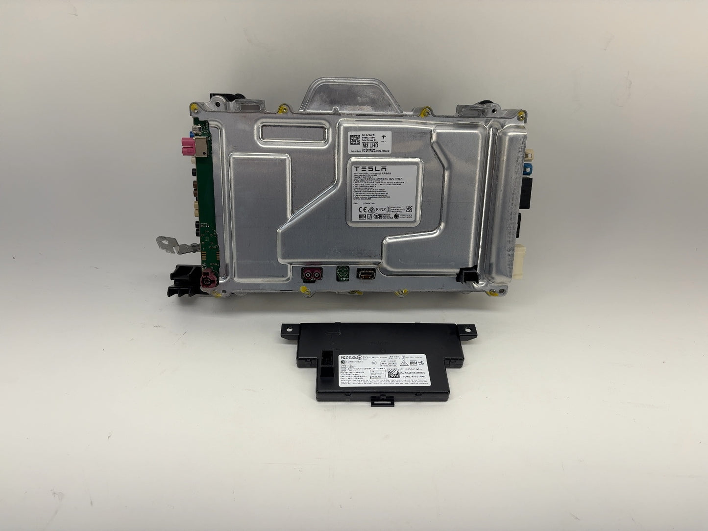 2022-2023 Tesla Model 3 Car Computer With Security Module 1681271-00-G
