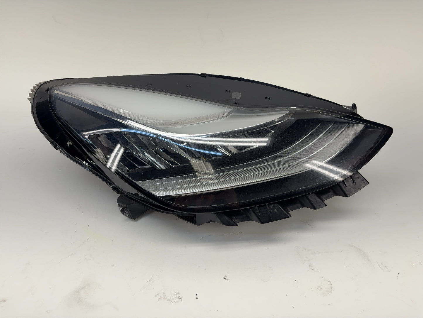 2018-2019 Tesla Model 3 Right Headlamp 1077372-10-I
