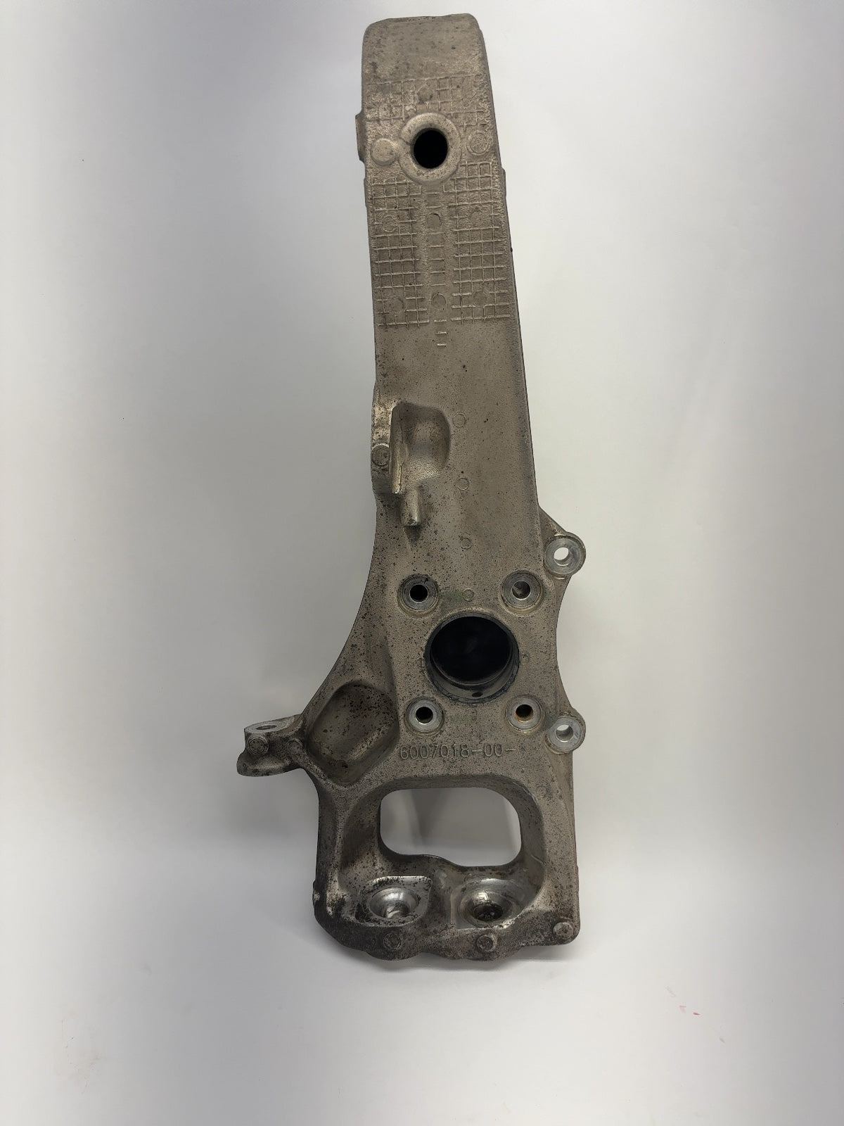 2013 Tesla Model S Front Knuckle Right 6007018-00-B