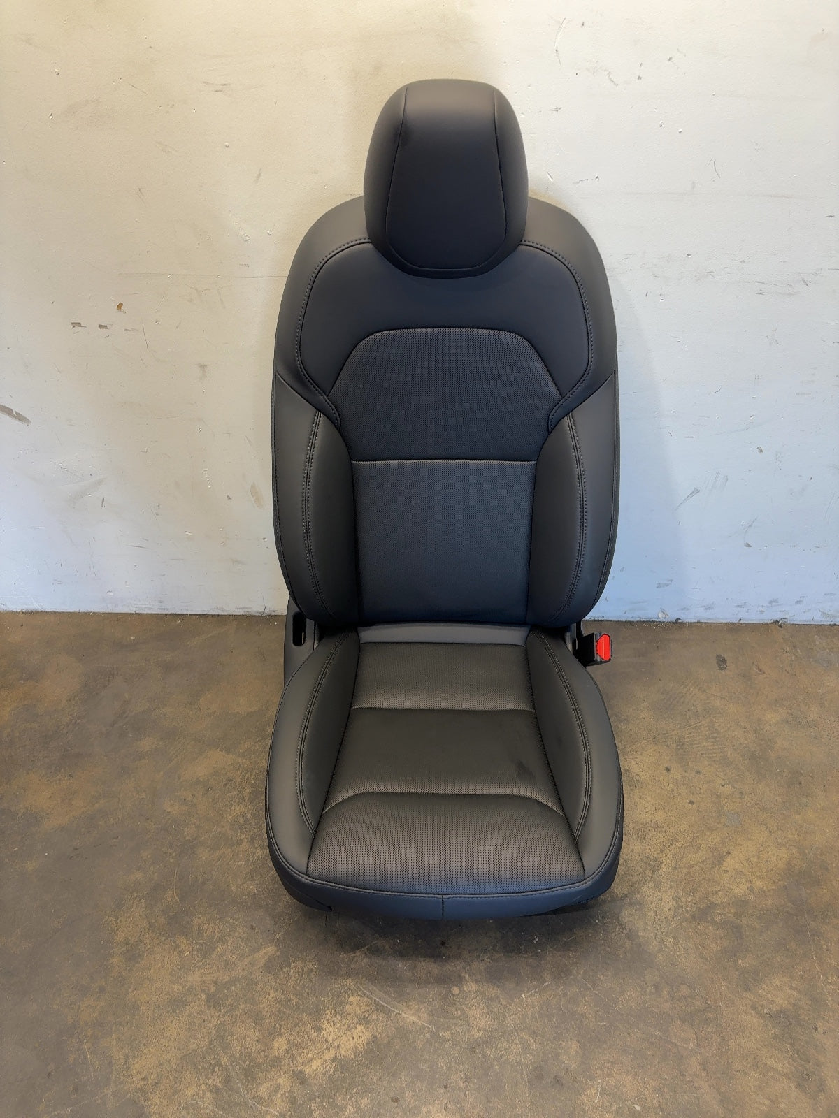 2026 Tesla Model Y Juniper Front Right Seat Assembly 2700041-F1-A