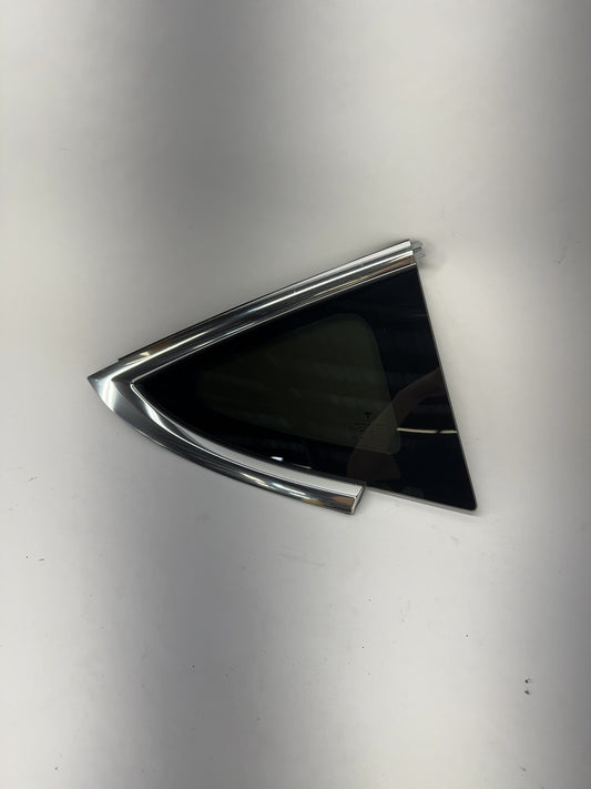 2018 Tesla Model 3 Rear Quarter Glass Right Chrome 1098758-00-F