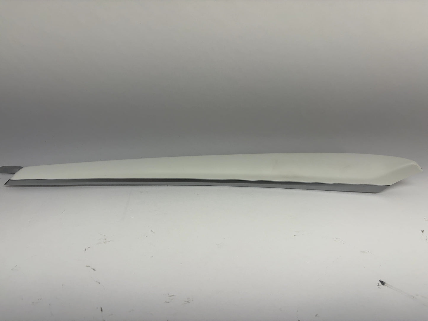 2024 Tesla Model Y Front Left Door Trim White 1803118-00-B