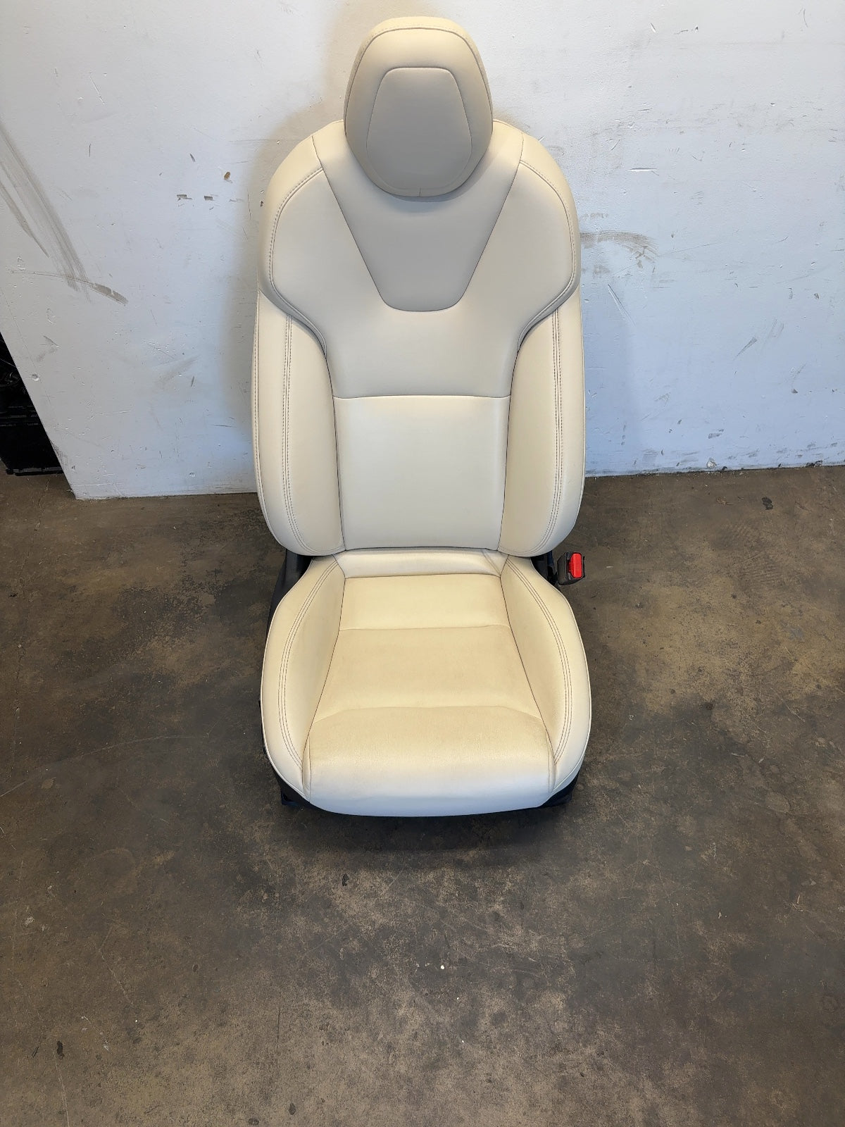 2020 Tesla Model X Front Right Seat Assembly Cream 3876524-03-A