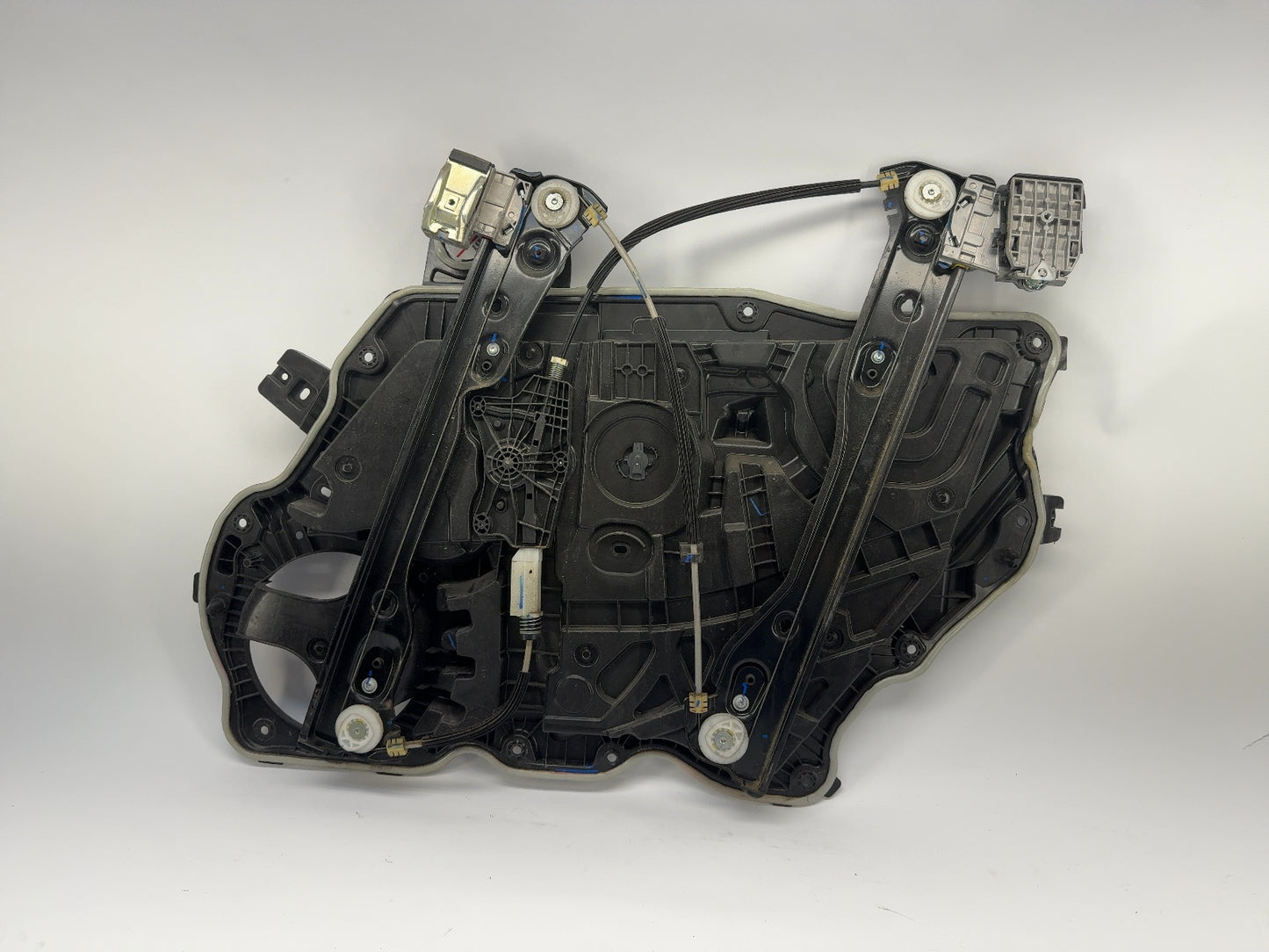 2020 Tesla Model Y Front Left Door Window Regulator 1526804-00-B