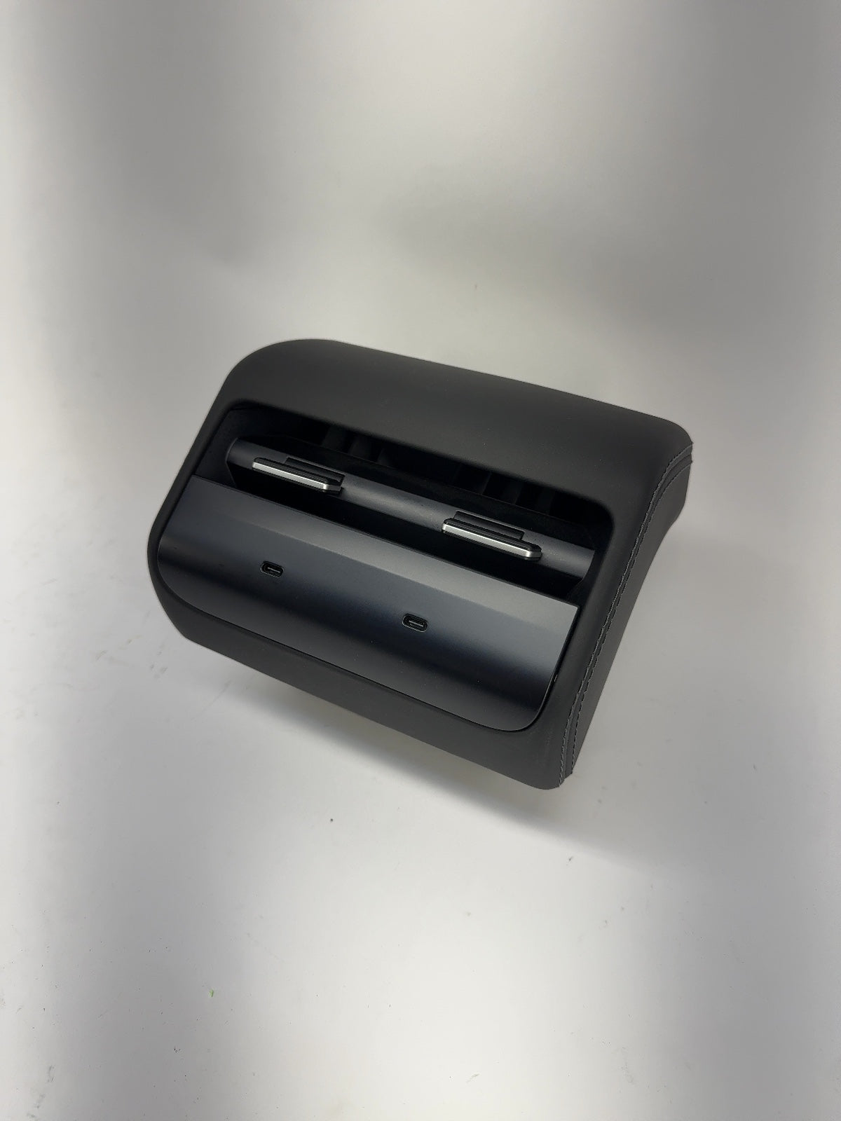 2025 Tesla Model 3 Highland Rear Console 2.0 Usb C Hub With Vent 1963882-10-A