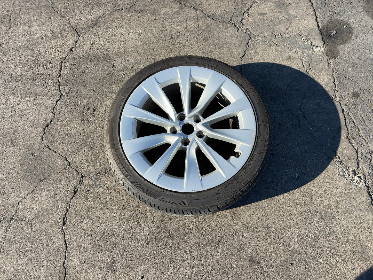 2017-2023 Tesla Model 3 Laufenn - S Fit A/s 235/40r19 Wheel 1234264-00-A