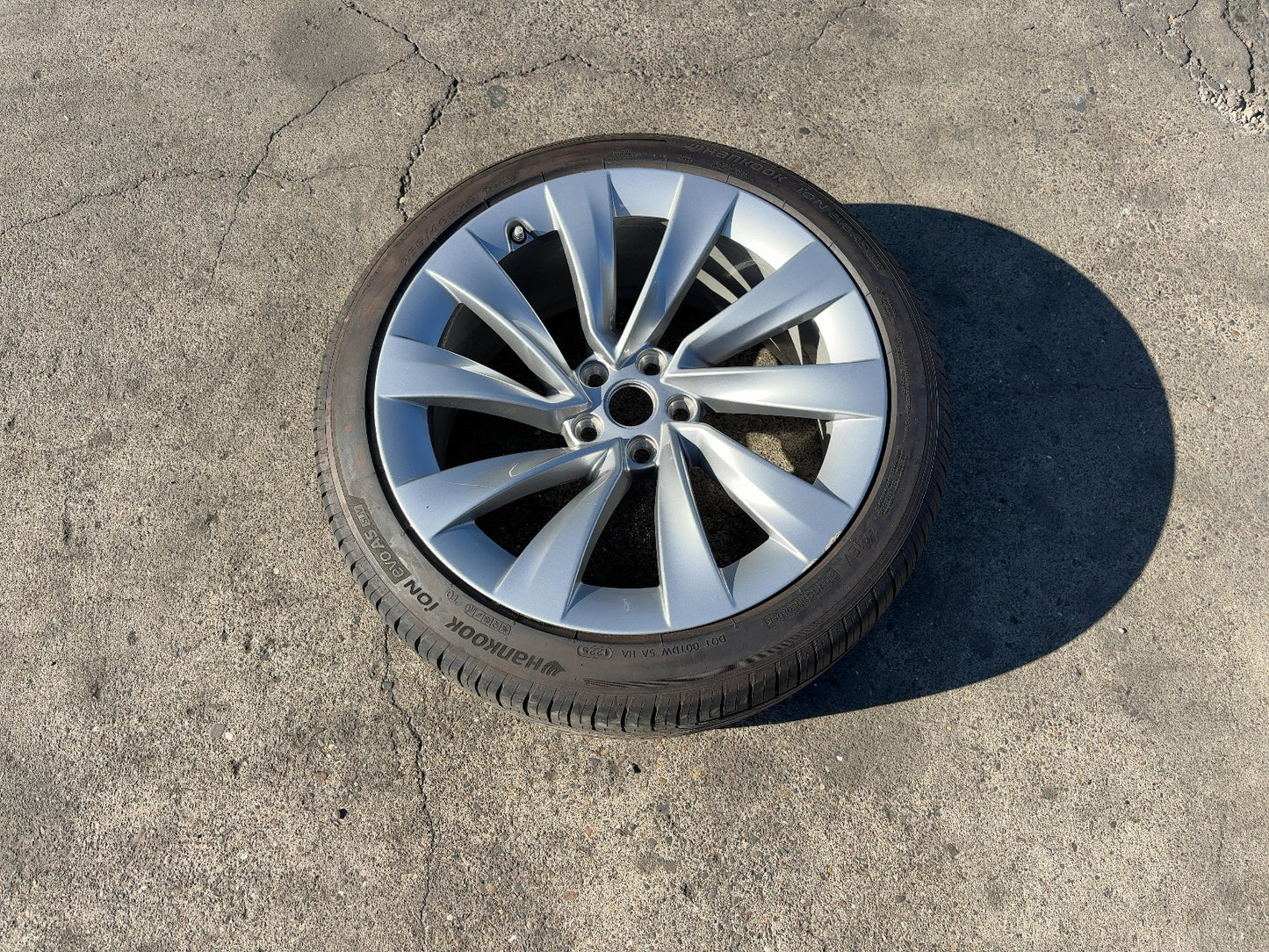2025 Tesla Model Y Hankook - Ion Evo A/s 255/40r20 Wheel 2188243-00-A