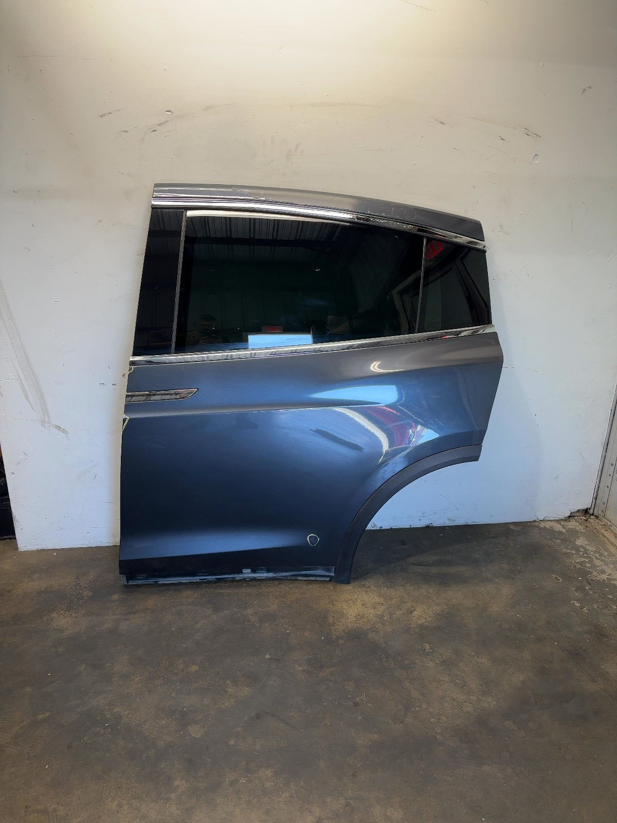 2016-2018 Tesla Model X Falcon Door Lower Left 1069537-E0-A