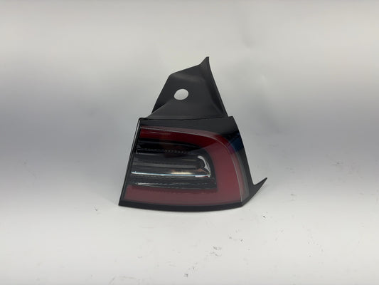 2021-2025 Tesla Model 3 Right Tail Lamp Quarter Mounted Global 1502087-00-D