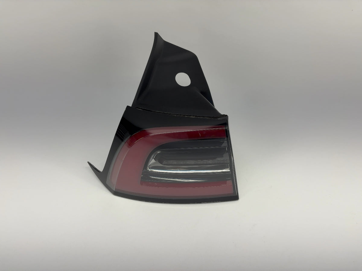 2018-2021 Tesla Model 3 Tail Lamp Rear Bodyside Left 1077397-00-G