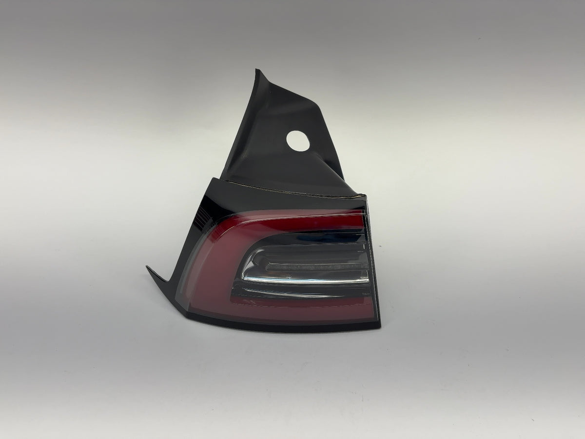 2018 Tesla Model 3 Tail Lamp Rear Bodyside Left 1077397-79-E