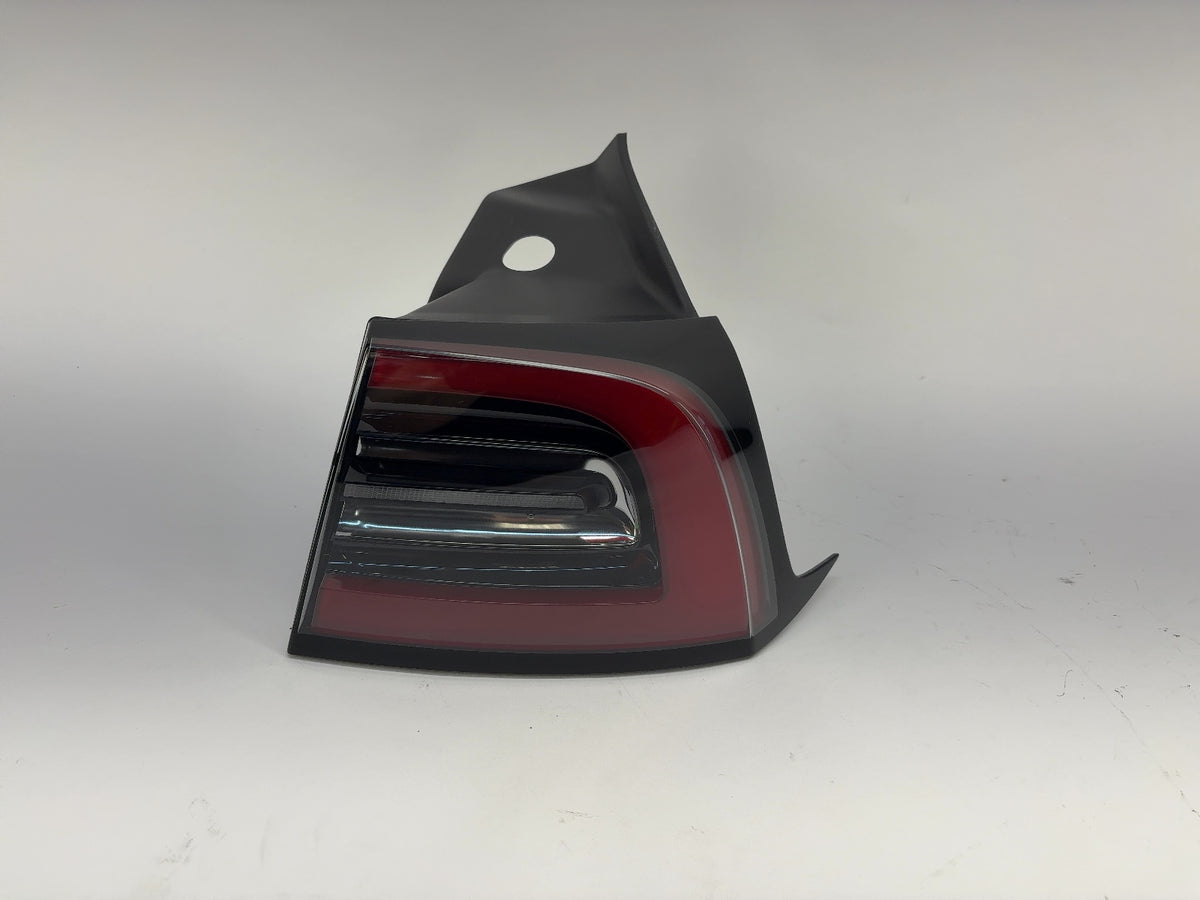 2021-2025 Tesla Model 3 Right Tail Lamp Quarter Mounted Global 1502087-00-D