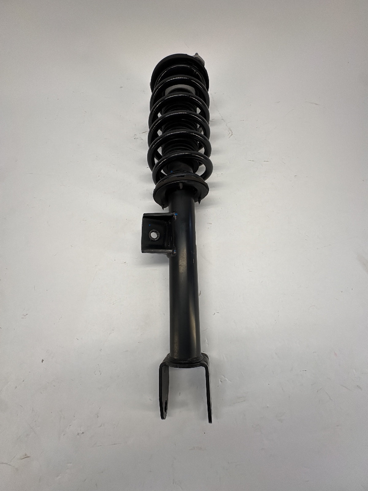 2021 Tesla Model Y Front Right Strut Absorber 1188369-00-B