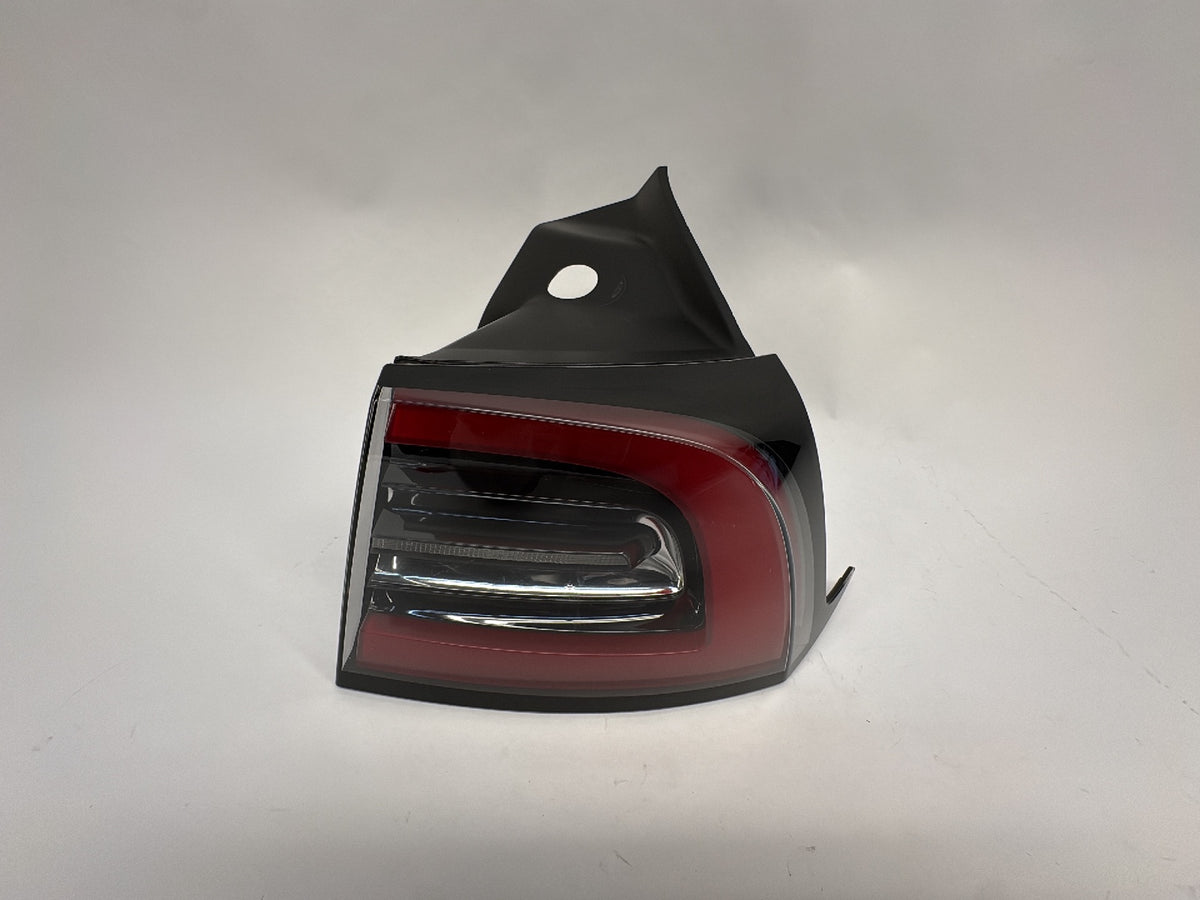 2021-2025 Tesla Model Y Tail Lamp Rear Bodyside Global Right 1502087-00-D