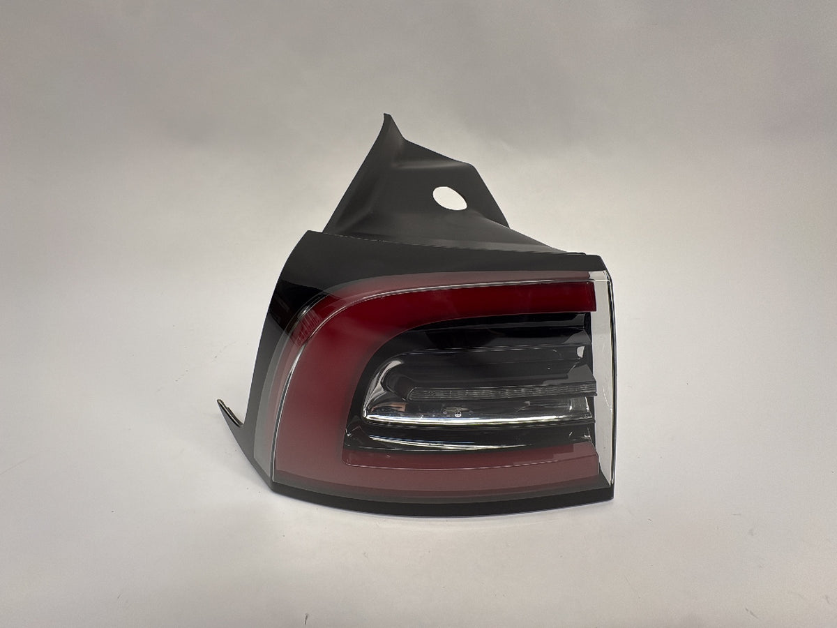 2018-2021 Tesla Model 3 Tail Lamp Rear Bodyside Left 1077397-00-G