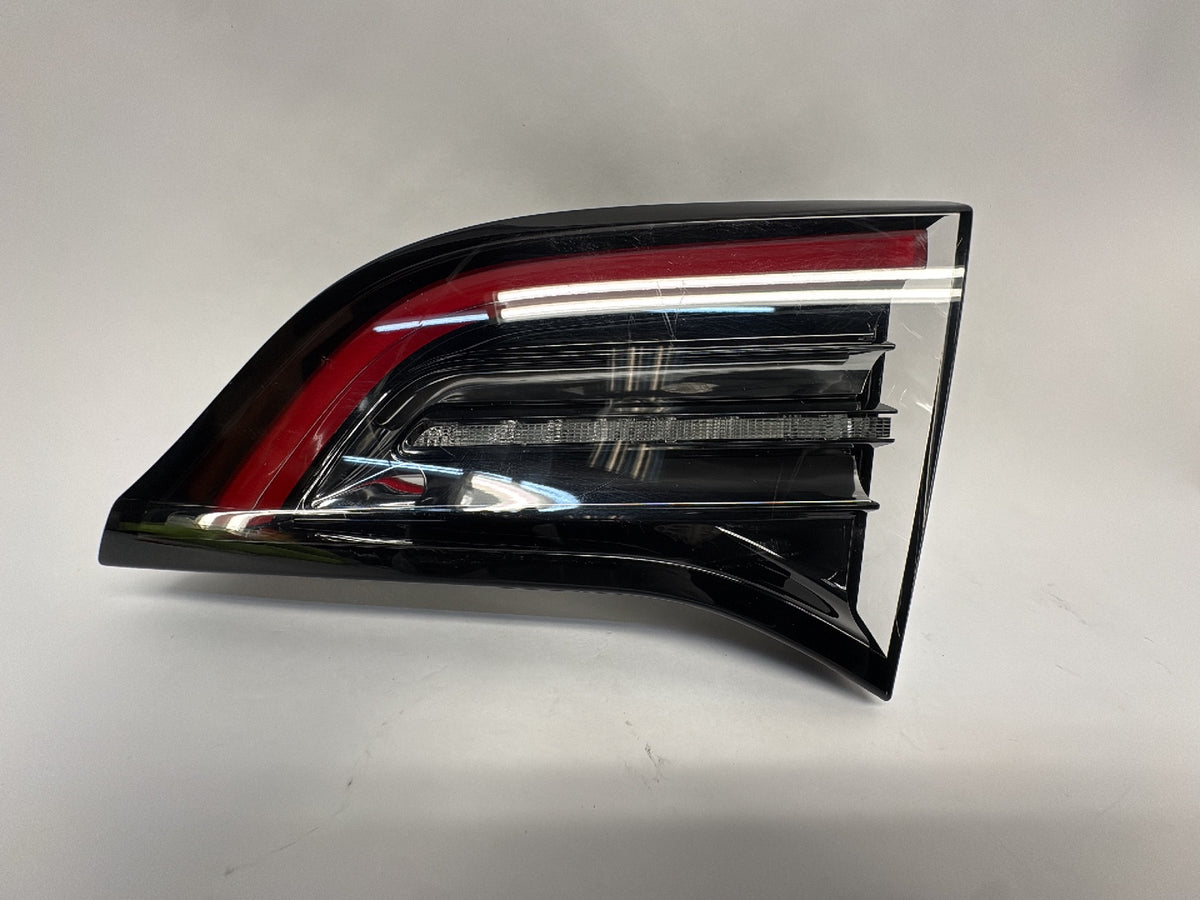 2021-2023 Tesla Model Y Right Tail Lamp Trunk Mounted Global 1502089-00-B