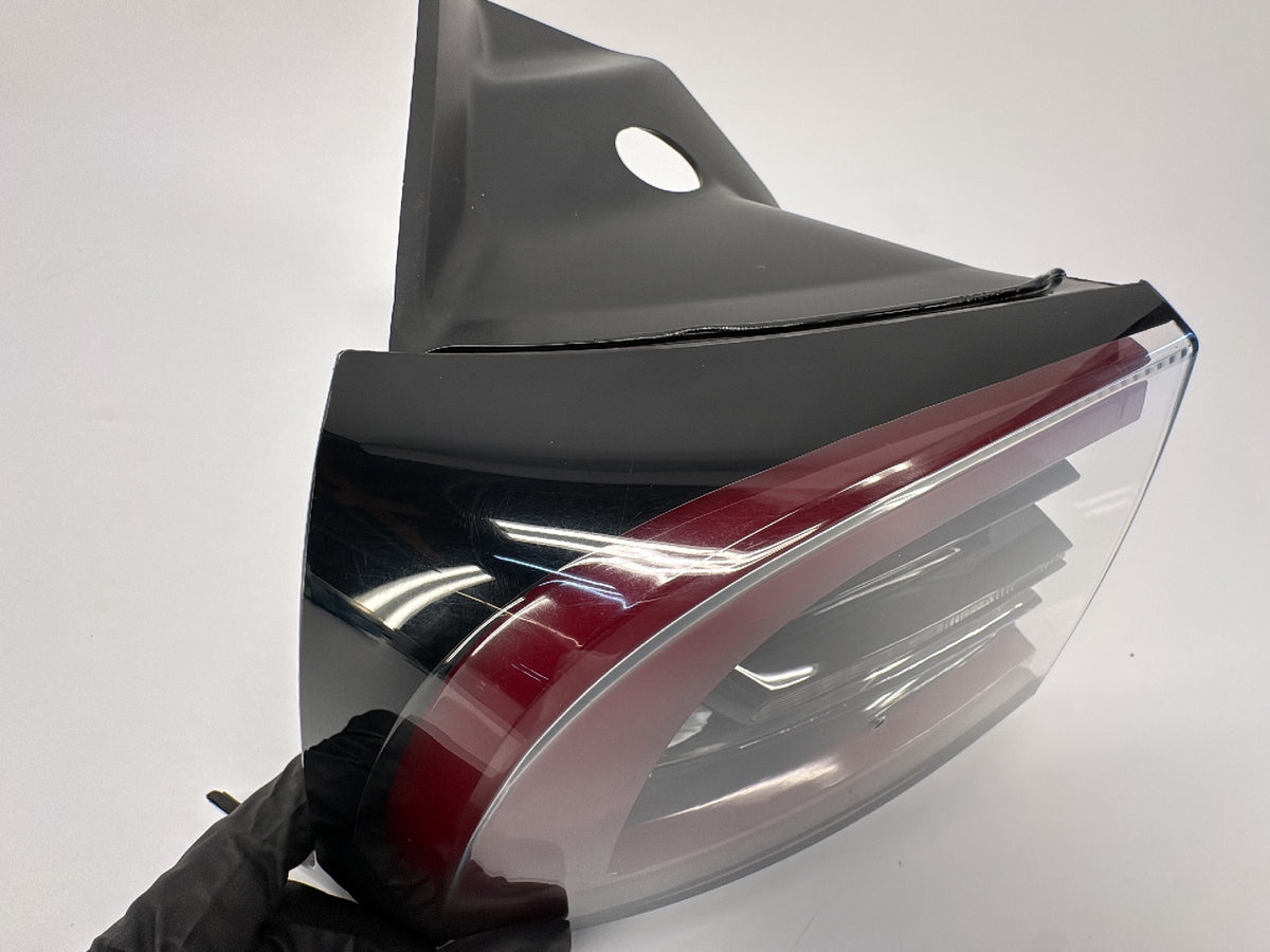 2020-2023 Tesla Model 3 Tail Lamp Rear Bodyside Left 1077397-00-H