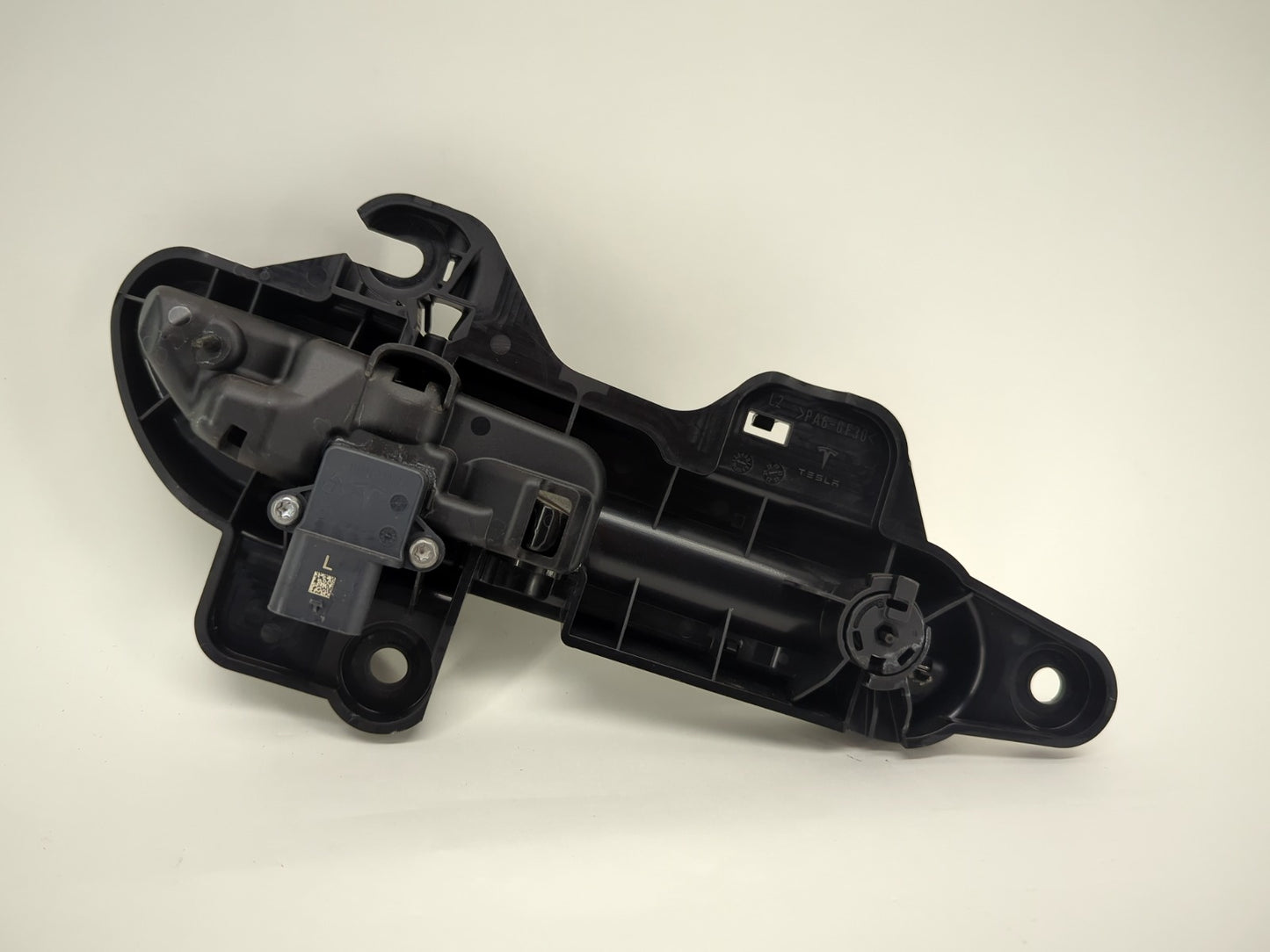 2022-2025 Tesla Model Y Left Door Handle 1528114-00-D