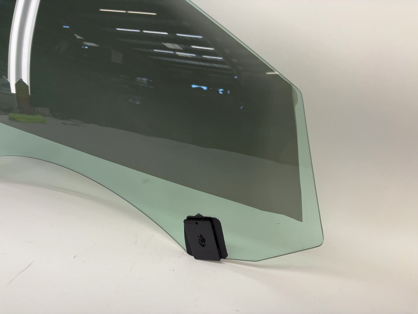 2022 Tesla Model 3 Front Right Door Glass Laminated 1568568-00-C