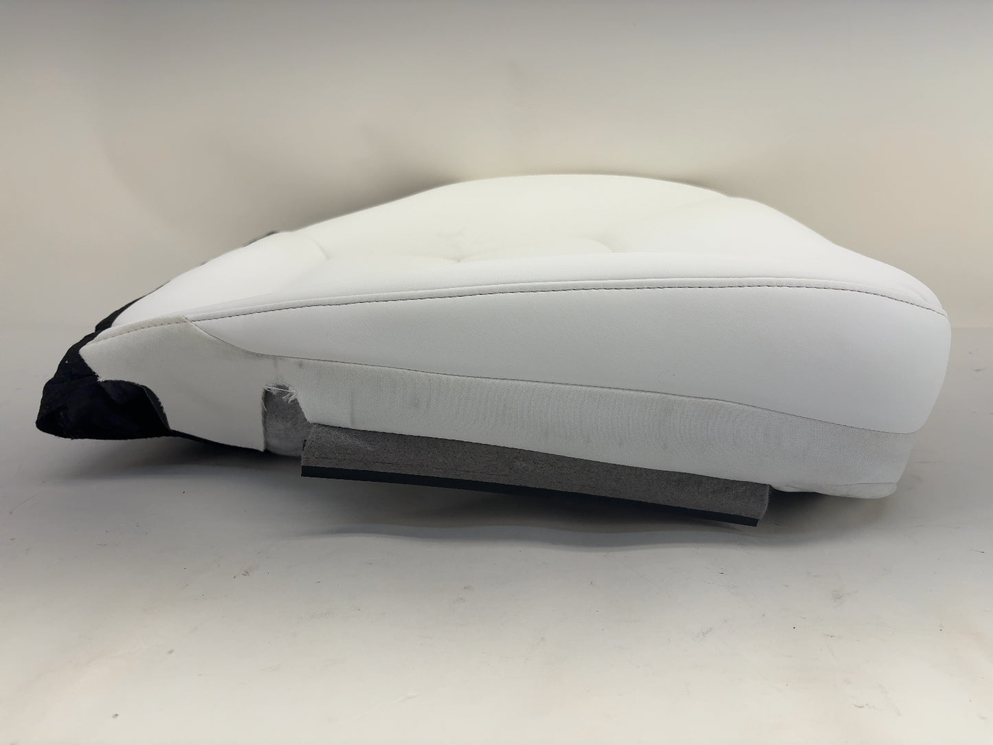 2022 Tesla Model Y Front Right Seat Lower Cushion White 1920674-02-A