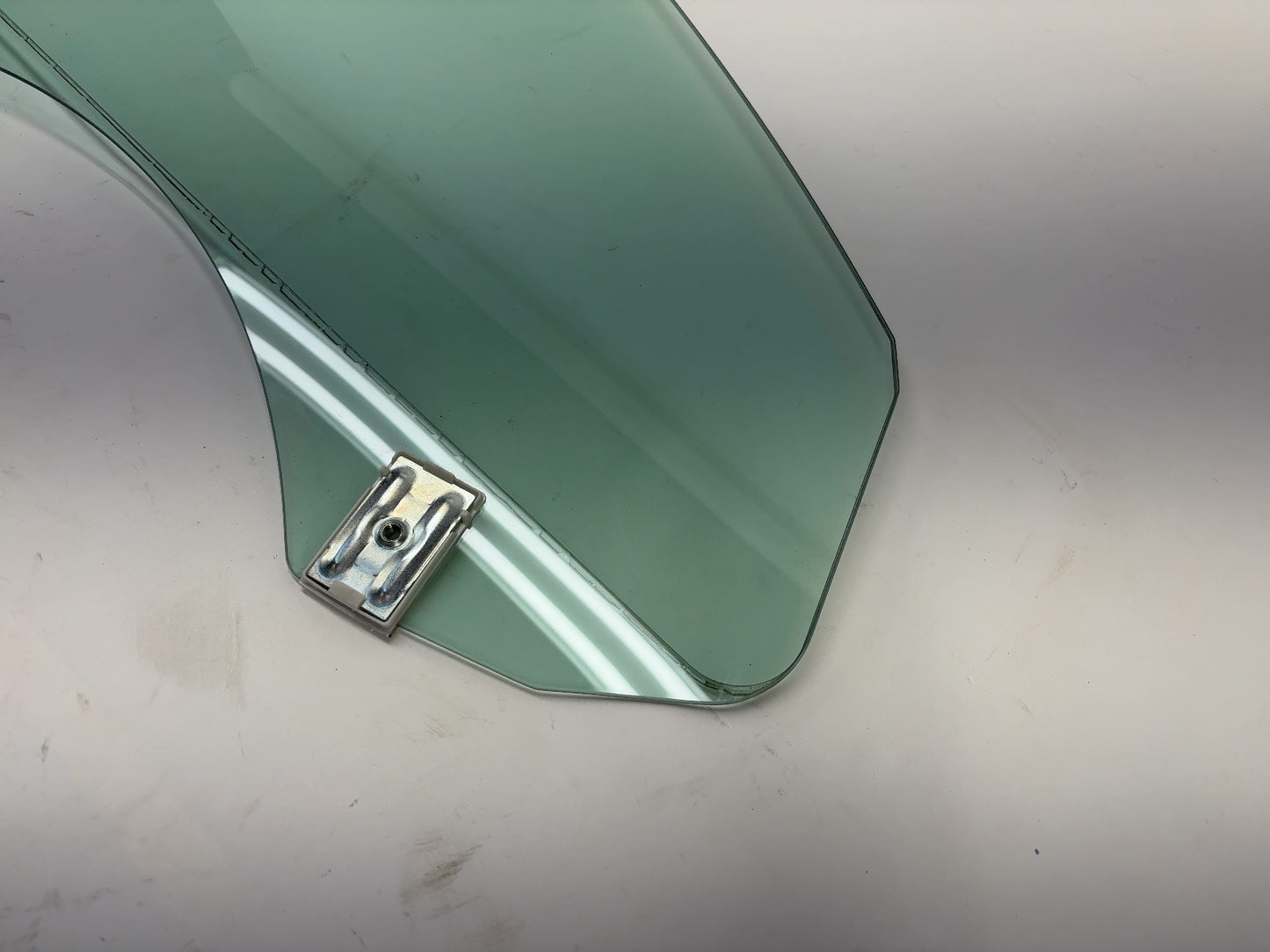 2024-2025 Tesla Model 3 Highland Front Right Door Glass Laminated 1773076-00-D