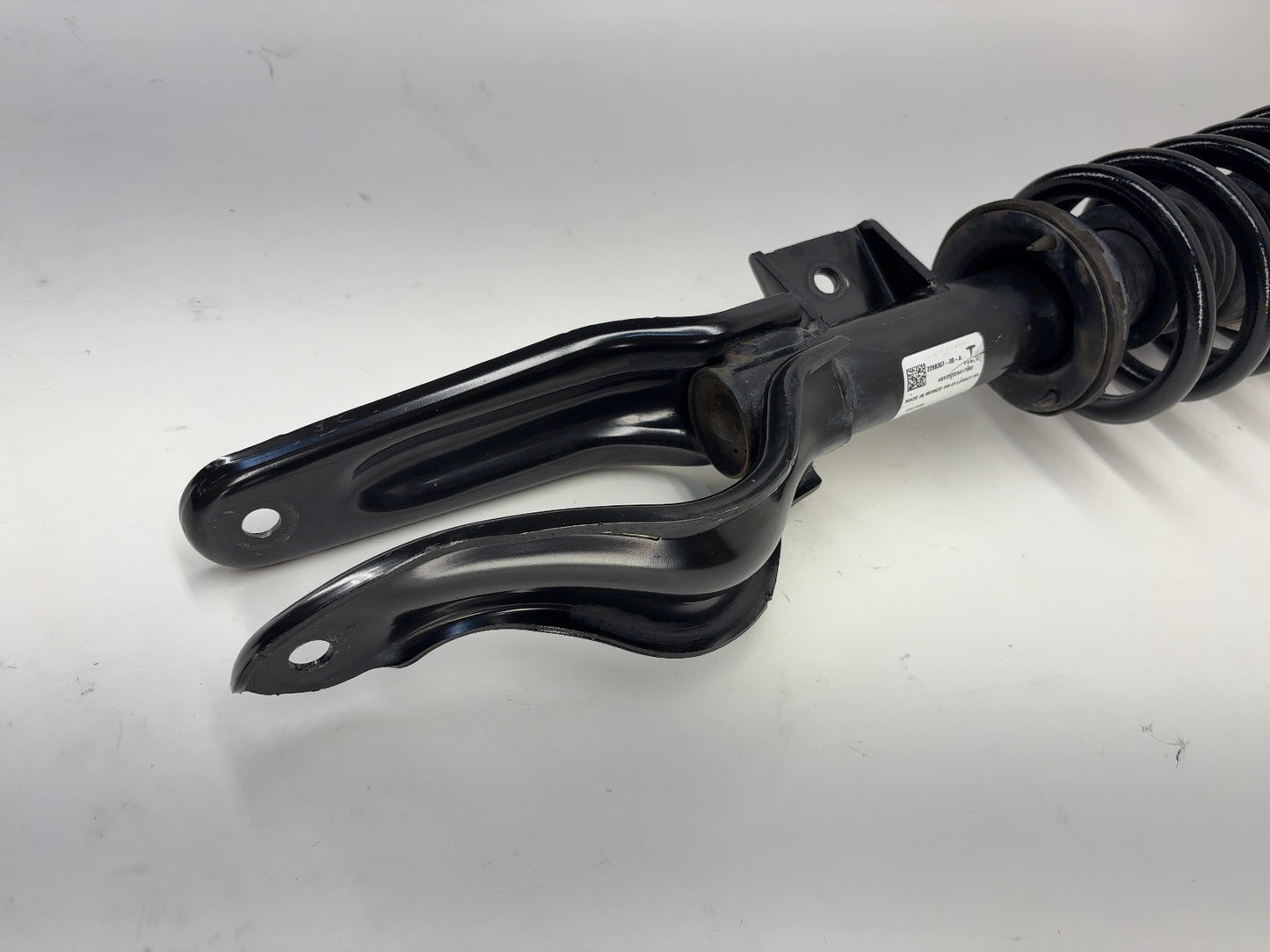 2023 Tesla Model Y Front Right Strut Absorber 2288367-00-A