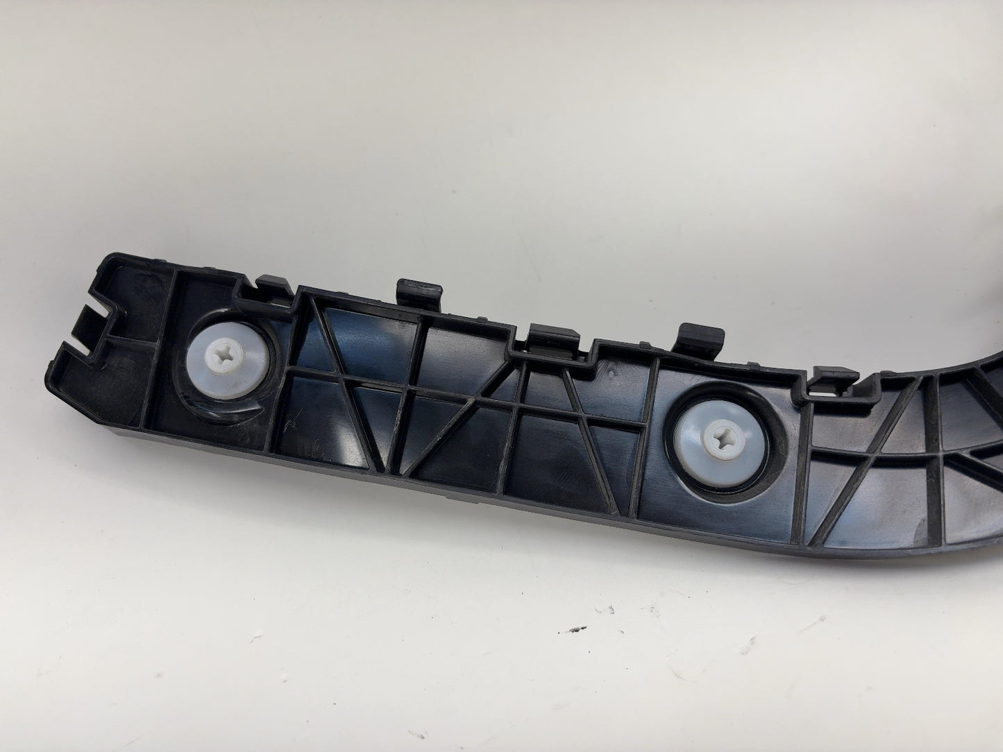 2023 Tesla Model Y Rear Right Bumper Retainer Bracket 1494037-00-A