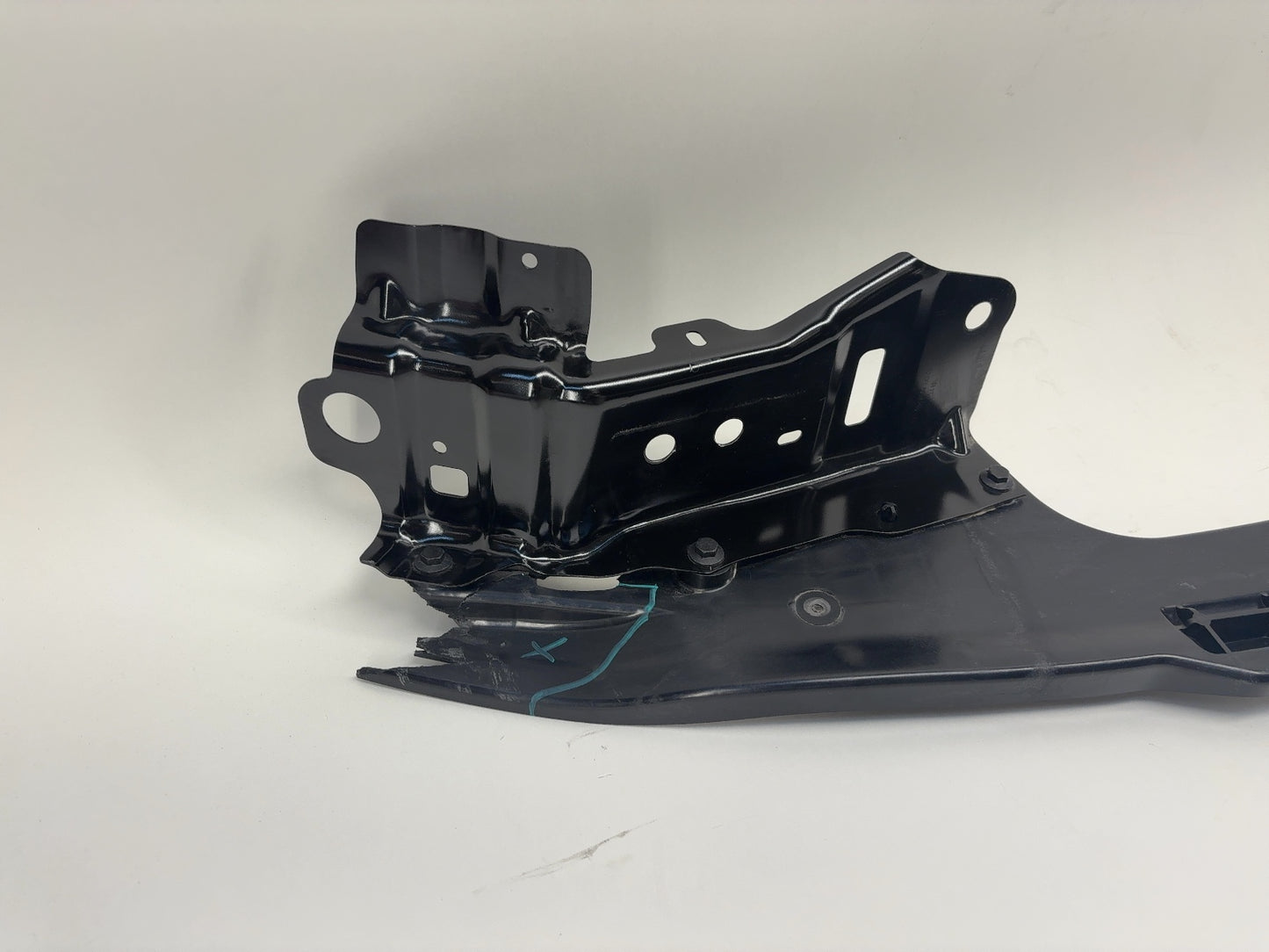 2025 Tesla Model 3 Highland Front Ankle Catcher Performance U 1772362-00-E