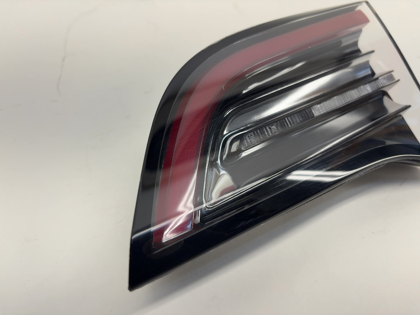 2021-2022 Tesla Model 3 Right Tail Lamp Trunk Mounted 1077402-00-G