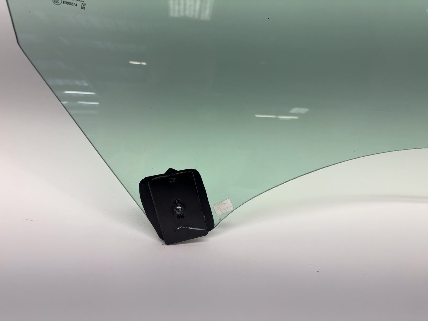 2021-2023 Tesla Model 3 Front Right Door Glass Laminated 1568569-00-C