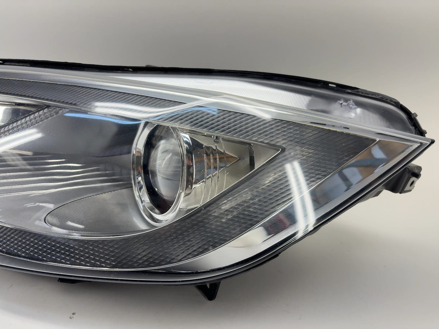 2015 Tesla Model S Left Headlamp 6005906-00-D