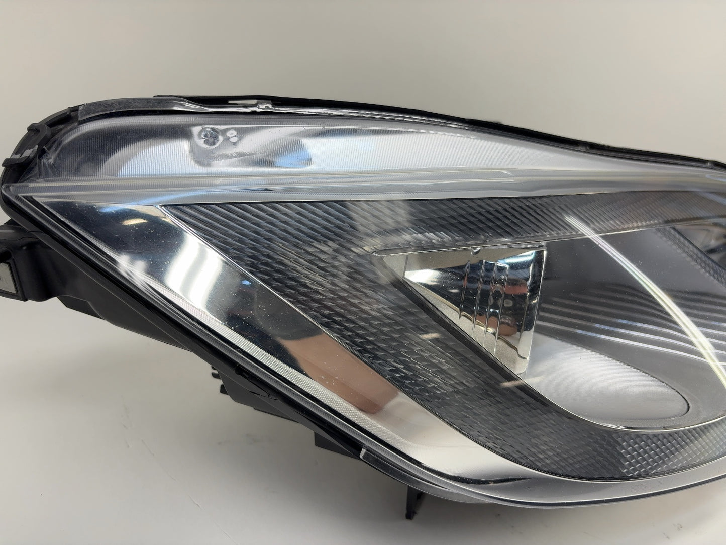 2015 Tesla Model S Right Headlamp 6005907-00-D