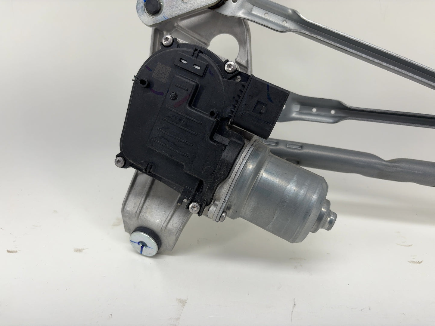 2026 Tesla Model Y Juniper Wiper Motor Assembly 1628222-00-A