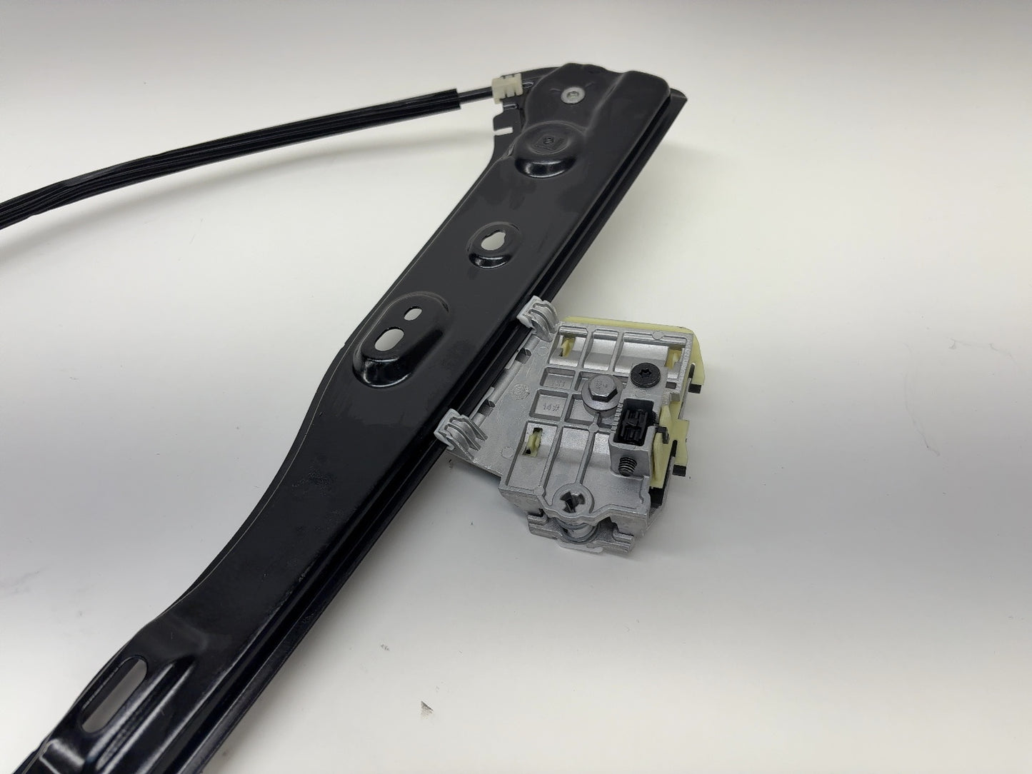 2026 Tesla Model Y Juniper Front Right Door Window Regulator 1987313-02-A