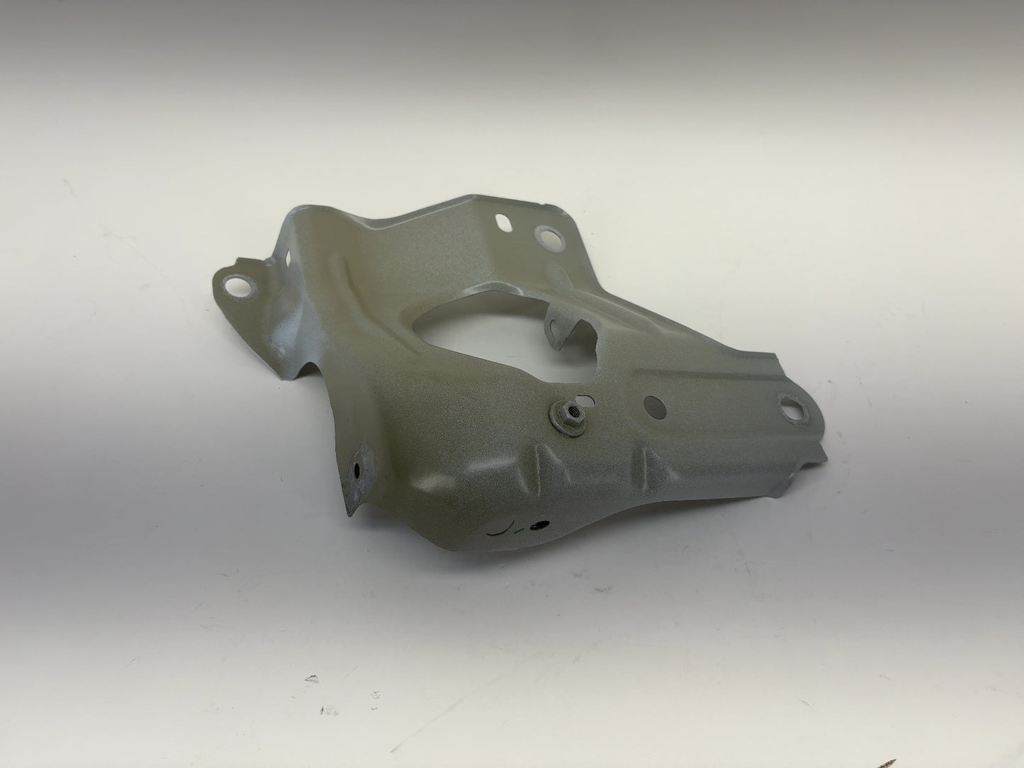2026 Tesla Model Y Juniper Front Right Fender Support Bracket 2032470-00-B