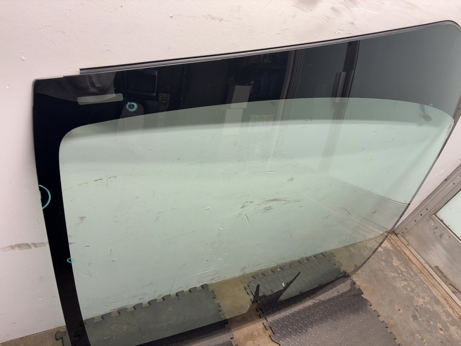 2022 Tesla Model Y Windshield 1533237-00-J – Calimotive Auto Recycling