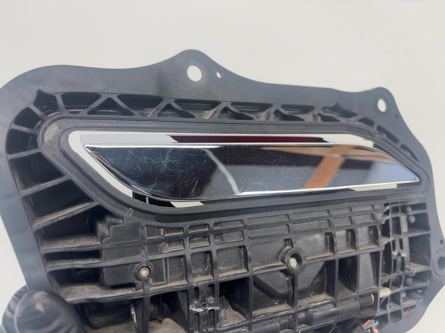 2014 Tesla Model S Front Right Exterior Door Handle 1007372-00-L