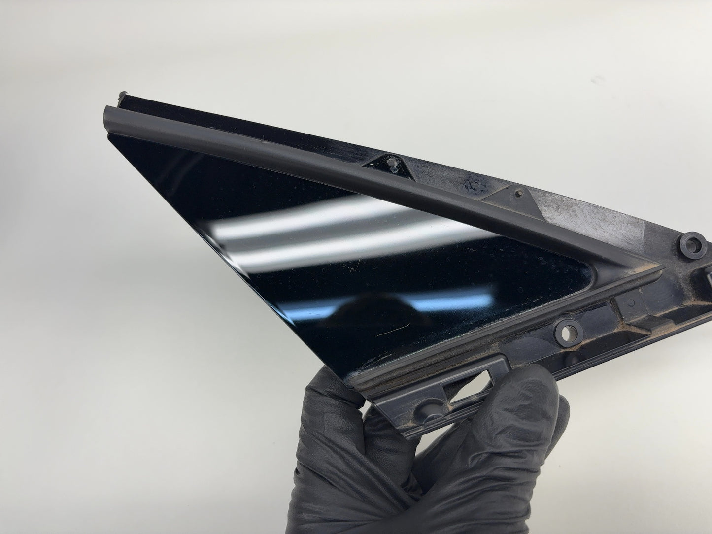 2017 Tesla Model X Front Right Applique Quarter Glass 1034909-99-E