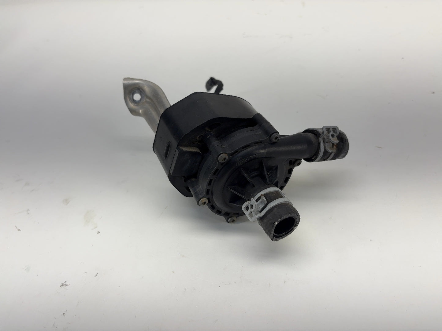 2017 Tesla Model X Coolant Pump 1037328-00-F