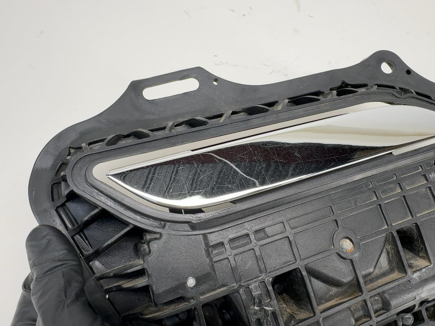 2014 Tesla Model S Rear Right Exterior Door Handle 1007374-00-L