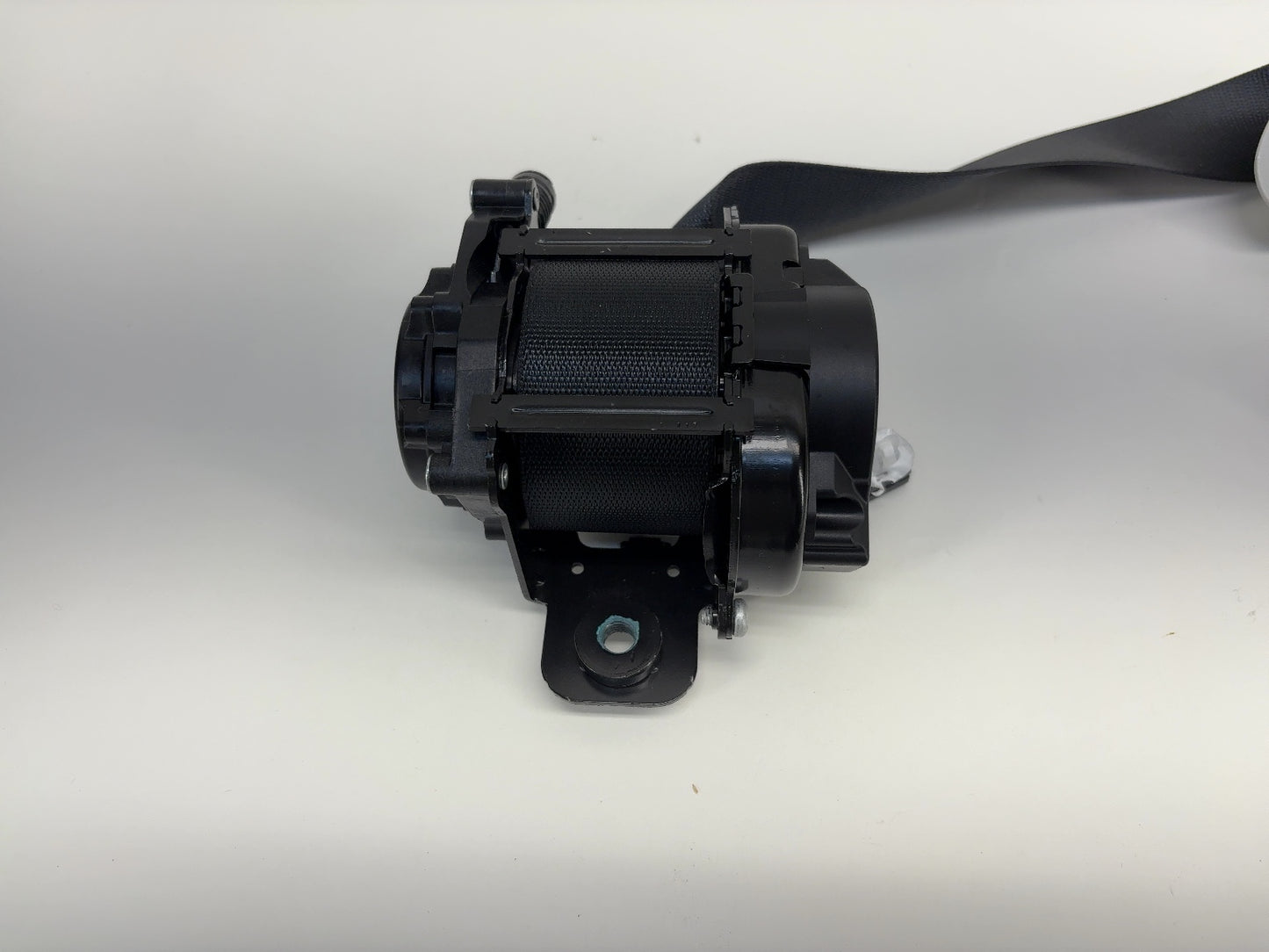 2024 Tesla Model 3 Highland First Row Seat Belt Retractor Right Black 1856706-N1-D