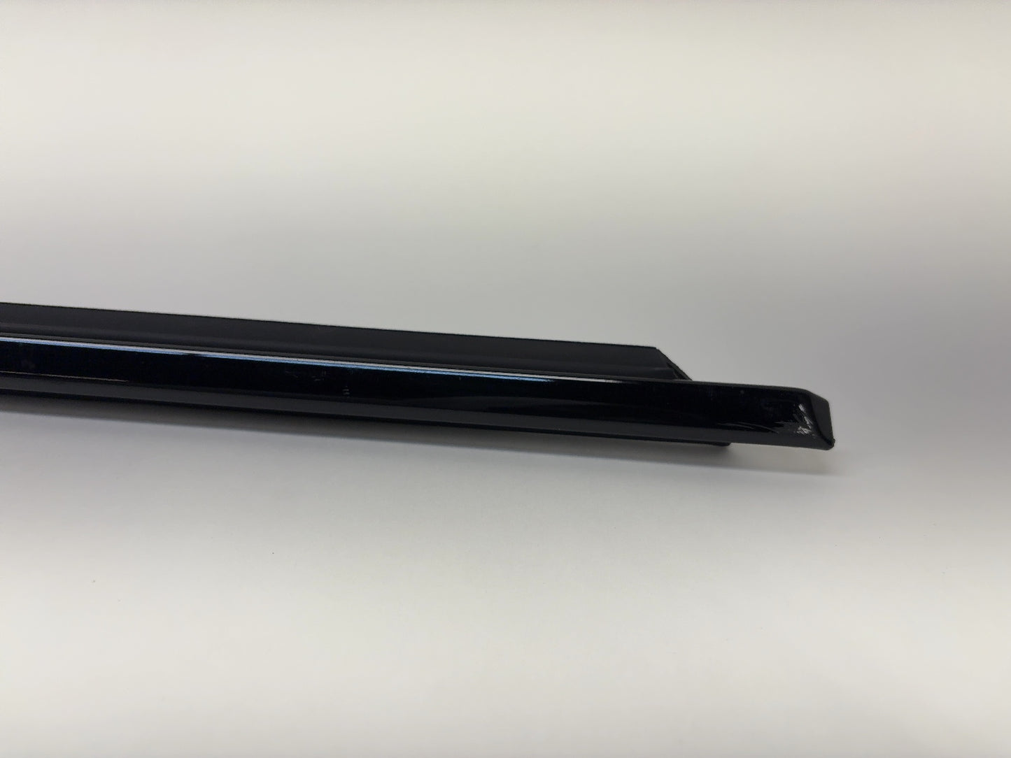 2023 Rivian R1S R1T Front Right Door Belt Molding U PT00041977-G